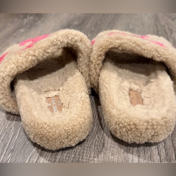 Authentic Louis Vuitton Beige and Pink Shearling Slippers - Picture 4 of 6